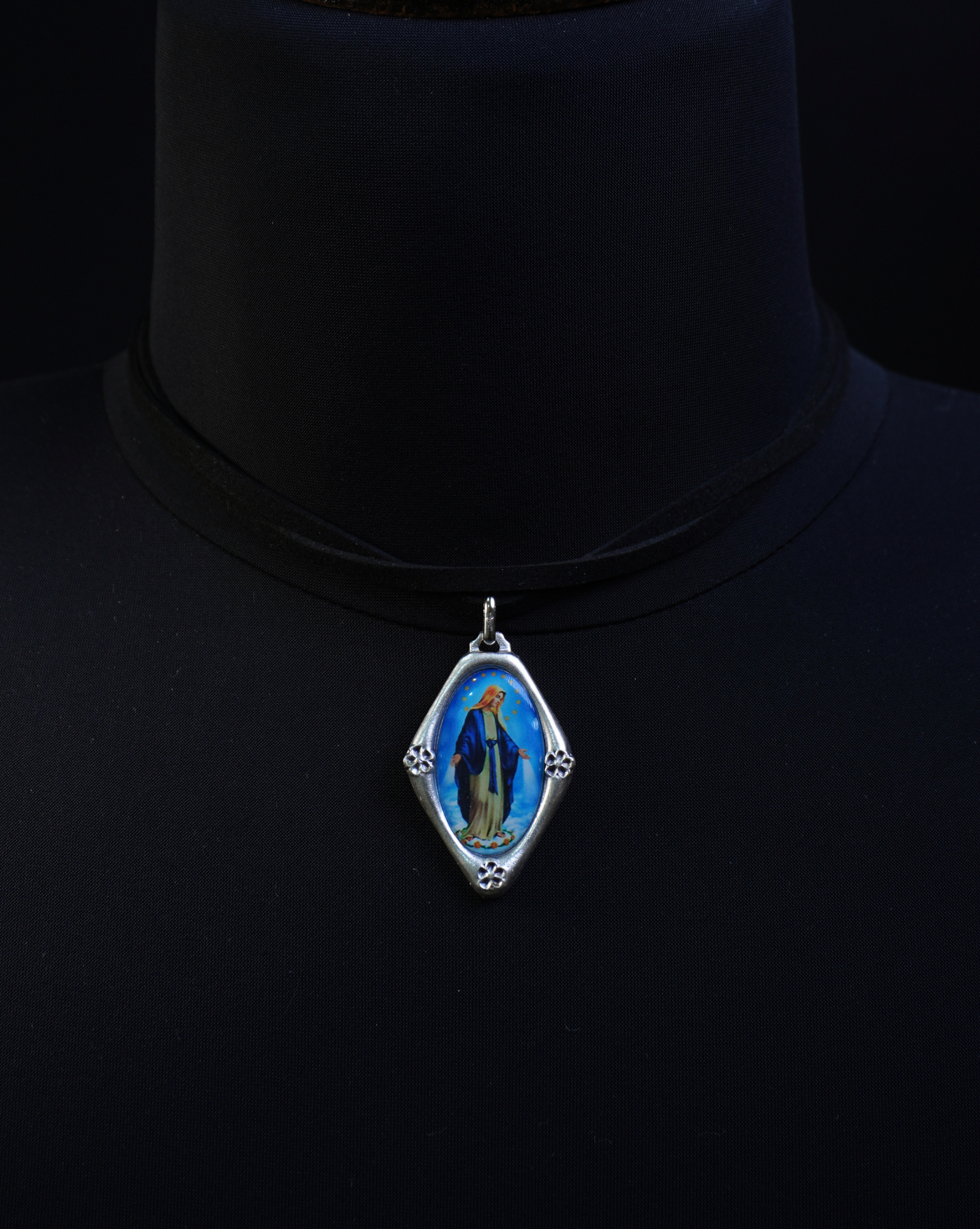 Lourdes Choker