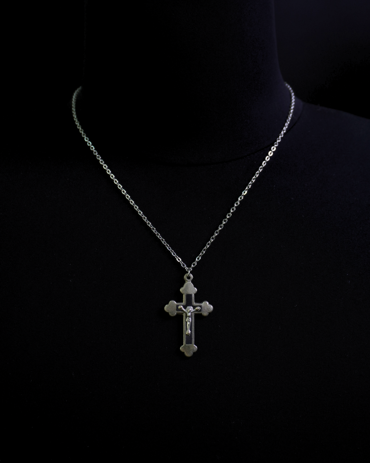Le Crucifix Vintage